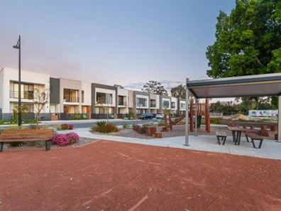 10 Yarm Alley, Glendalough WA 6016