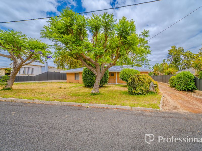 5 Logue Street, Waroona WA 6215