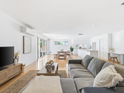 18 Pebblewood Road, Woodvale WA 6026