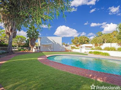 8/3 Derrington Crescent, Balga WA 6061