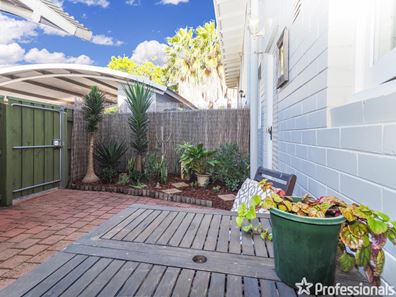 8/3 Derrington Crescent, Balga WA 6061