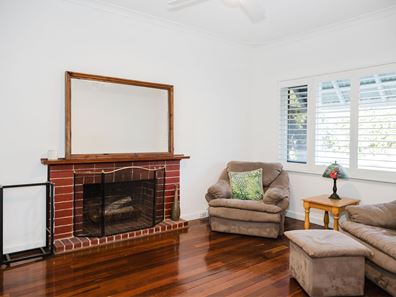 27 Wiluna Avenue, White Gum Valley WA 6162