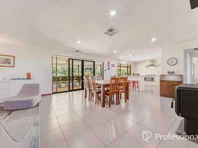 11 Brookside Grange, Waroona WA 6215