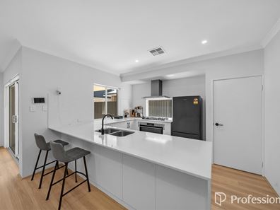 10 Bundjalung Rise, Yanchep WA 6035