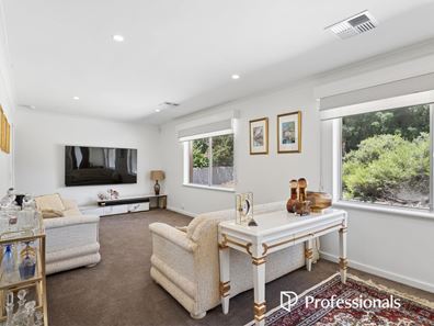 32 Lyndhurst Road, Kalamunda WA 6076