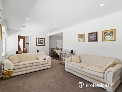 32 Lyndhurst Road, Kalamunda WA 6076