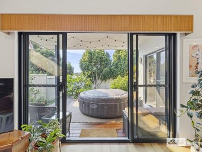 100 Angove Road, Spencer Park WA 6330