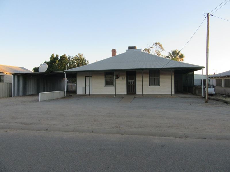 14 Robertson Street, Carnamah WA 6517