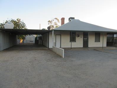 14 Robertson Street, Carnamah WA 6517