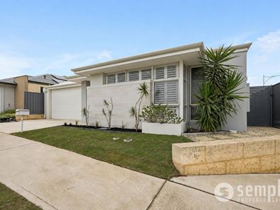 23 Melbourne Loop, Hammond Park WA 6164