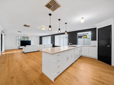 11 Gilman Court, Piara Waters WA 6112