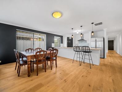 11 Gilman Court, Piara Waters WA 6112