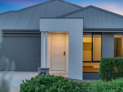 29 Melbourne Loop, Hammond Park WA 6164