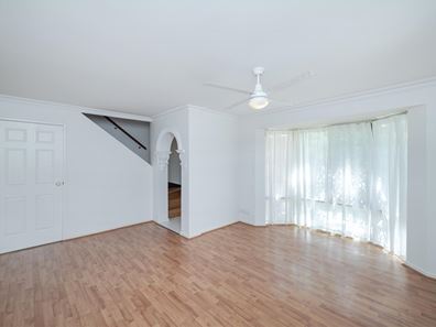 2/122 Edinboro Street, Mount Hawthorn WA 6016