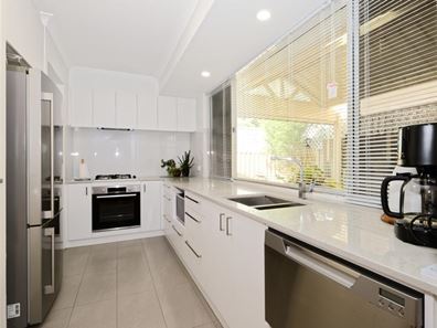 1/11 Bell Street, Rockingham WA 6168