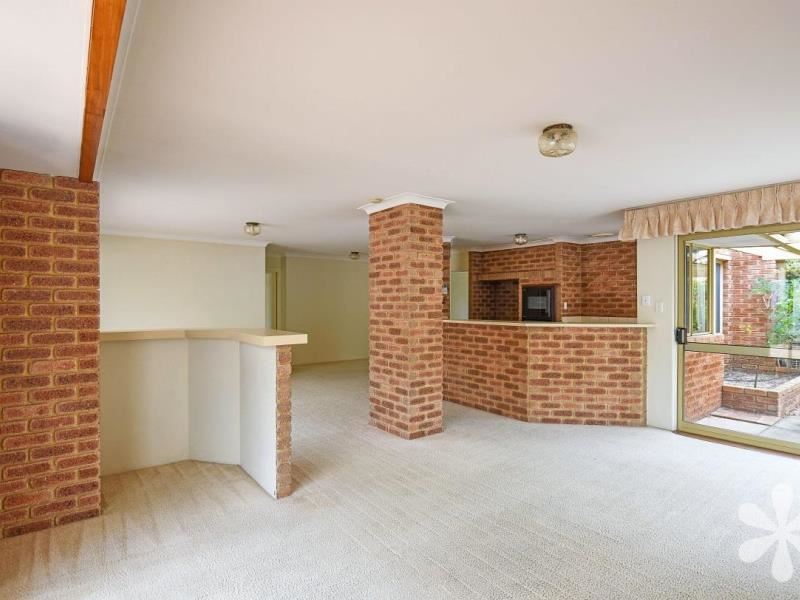 2 Simmonds Parade, Winthrop WA 6150