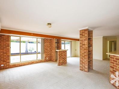 2 Simmonds Parade, Winthrop WA 6150