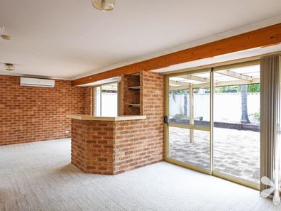2 Simmonds Parade, Winthrop WA 6150