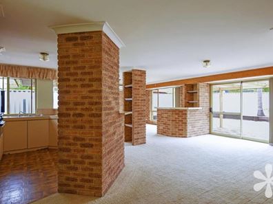 2 Simmonds Parade, Winthrop WA 6150