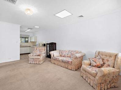17/4 Page Road, Kelmscott WA 6111