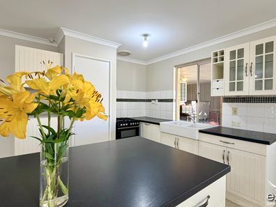 14 Rowe Place, Midland WA 6056