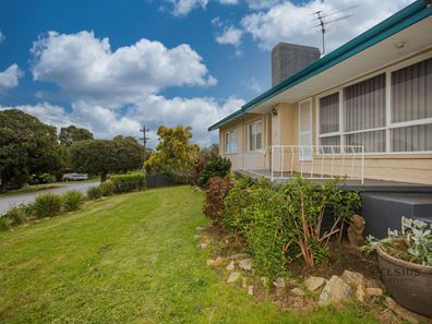 10 David Street, Kelmscott WA 6111