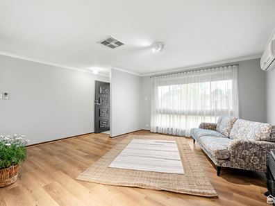15 Willowmead Way, Kelmscott WA 6111