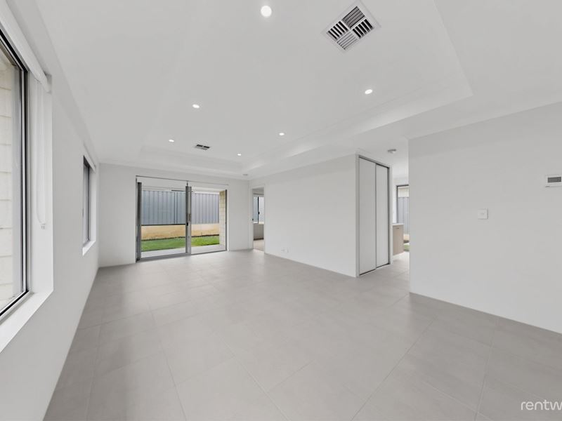 70 Gippsland Parade, Champion Lakes WA 6111