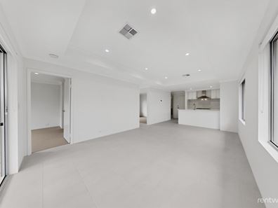 70 Gippsland Parade, Champion Lakes WA 6111