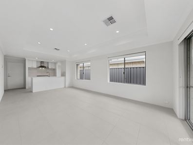 70 Gippsland Parade, Champion Lakes WA 6111