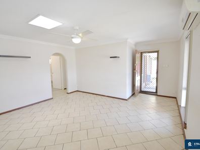 65B Lyrebird Way, Thornlie WA 6108