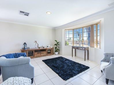 3 Bottlebrush Drive, Thornlie WA 6108