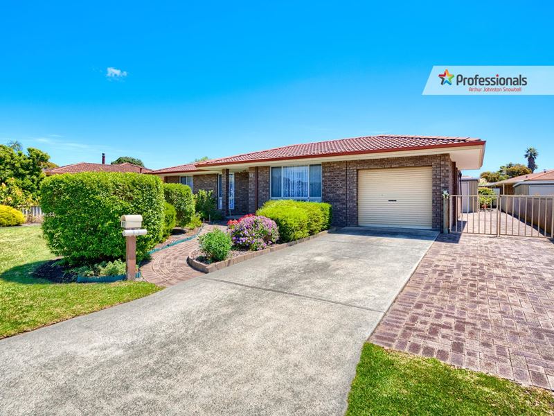 97 Le Grande Avenue, Orana WA 6330