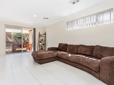 6 Macadamia Loop, Piara Waters WA 6112