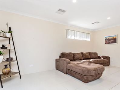 6 Macadamia Loop, Piara Waters WA 6112
