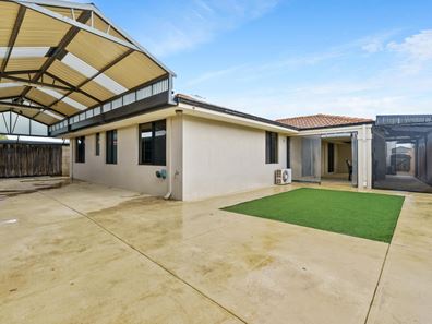 33 Ferndale Corner, Mindarie WA 6030