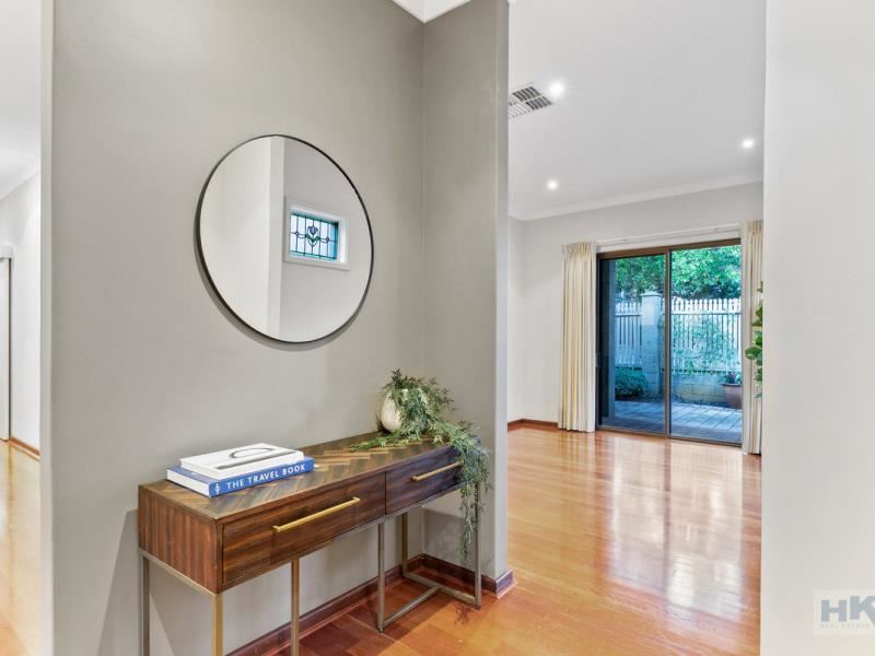 31 Rothsay Crescent, Menora