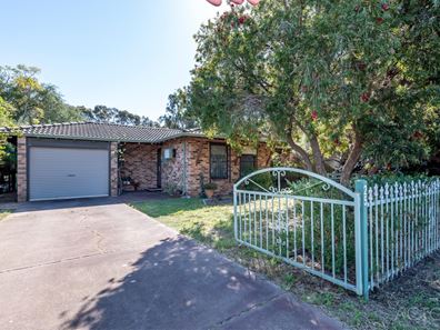25 Glencoe Parade, Halls Head WA 6210