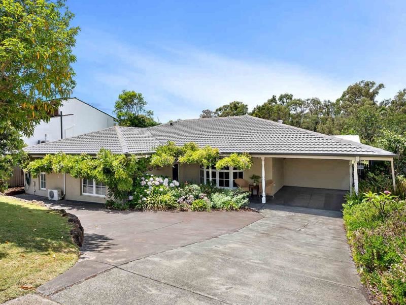 24 Stanbury Way, Booragoon
