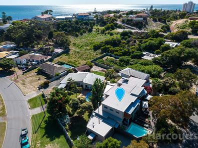 1/2 Allan Place, Halls Head WA 6210
