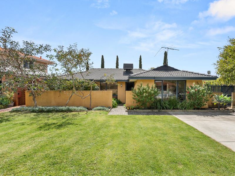 4 Loris Way, Kardinya