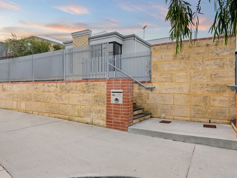 101 Aviator Boulevard, Clarkson