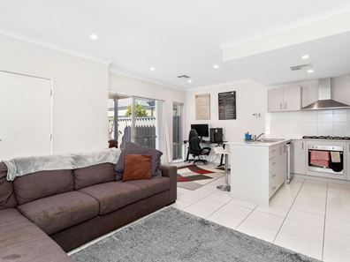 1/4 Skipper Crescent, Success WA 6164