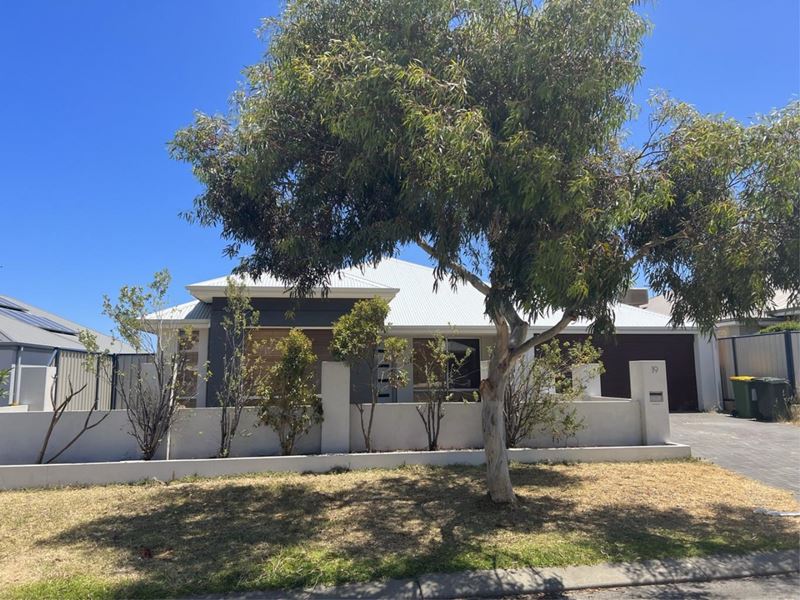 19 Highland Crescent, Meadow Springs