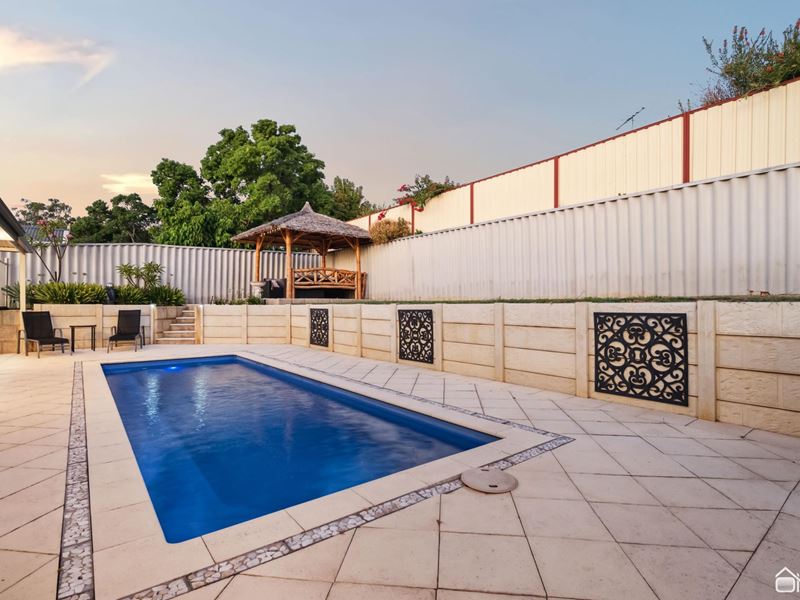 8 Ensign Dale, Kelmscott