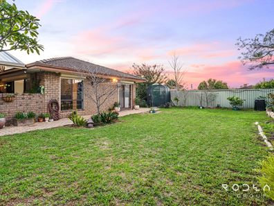 3 Ivanhoe Way, Camillo WA 6111