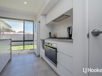 2 Barson Court, Thornlie WA 6108