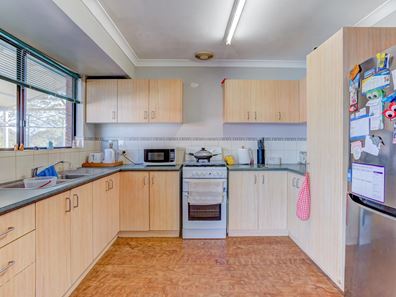 4 Shaw Close, Withers WA 6230