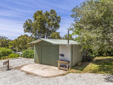 11 Wade Street, Wooroloo WA 6558