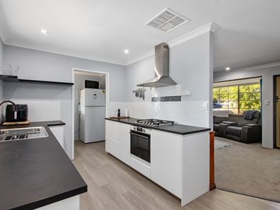 17 Carrick Road, Mount Richon WA 6112